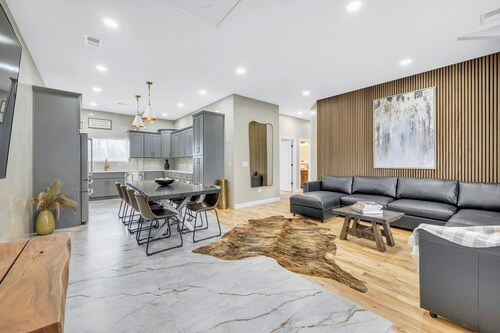 Chic 3-Bedrooms Haven Dream Home Farmington Hills