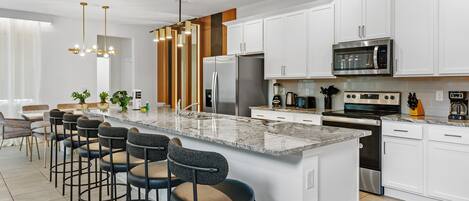 Talo | 8 makuuhuonetta