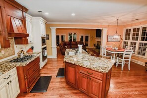 Interior - Spacious 5-bedroom house in McDonough with a pool 35 minutes from Atlanta. (McDonough)