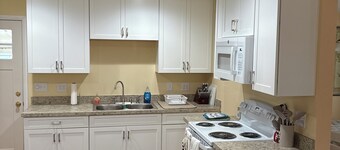 No snow here, so enjoy Florida at a lake off the beaten path. Fresh,clean,cozy.