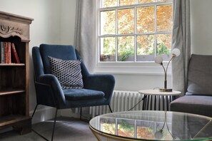 TV - A 2-bedroom former Georgian pub in the centre of gorgeous and historic Rye. (Rye)