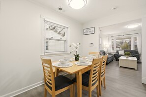 Dining - Stylish 3BR, 2BA 8m Away Expo Hub, 12m from Down Town Louisville, 12M from Derby (Louisville)
