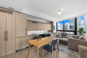 Apartment | Living area | Flat-screen TV - Luxury City Views in Downtown Miami (Miami)