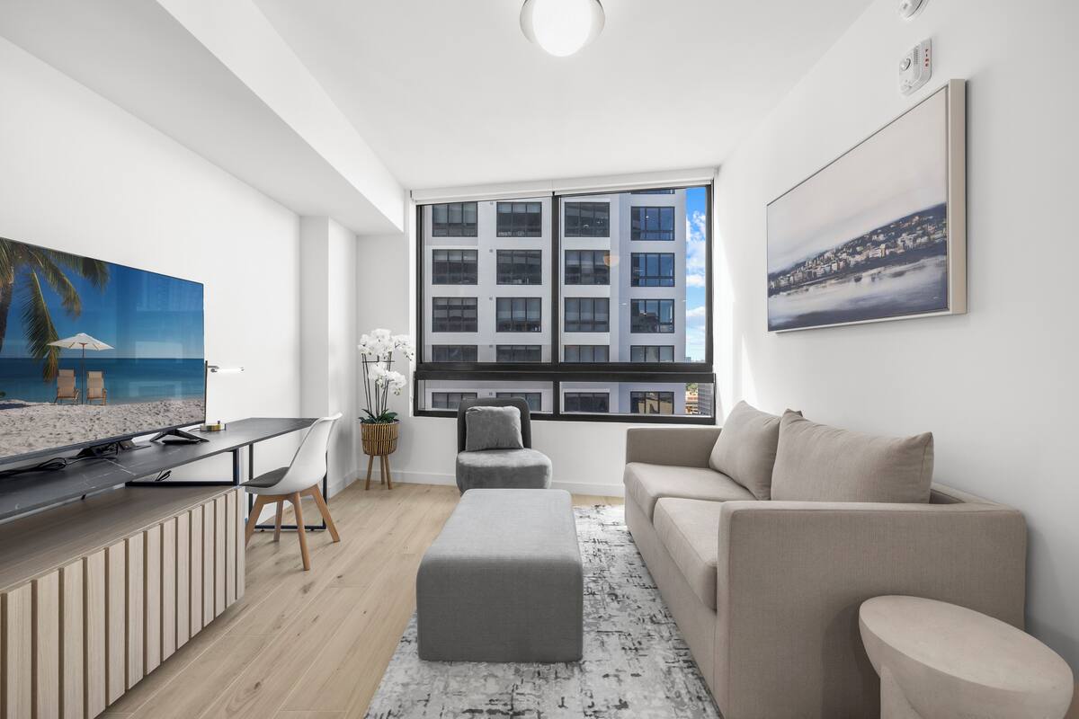 Elite Apartment | Ruang tamu | TV skrin rata 