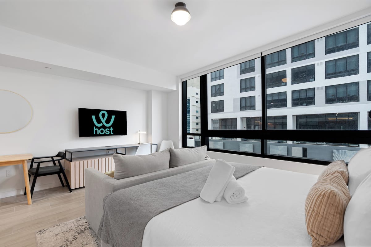 Iron/ironing board, free WiFi, bed sheets