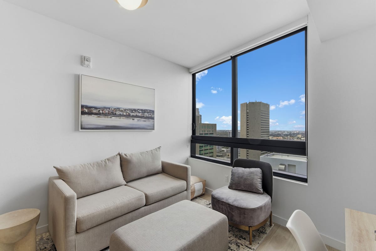 公寓, 2 間臥室, 城市景 | 客廳 | 平面電視