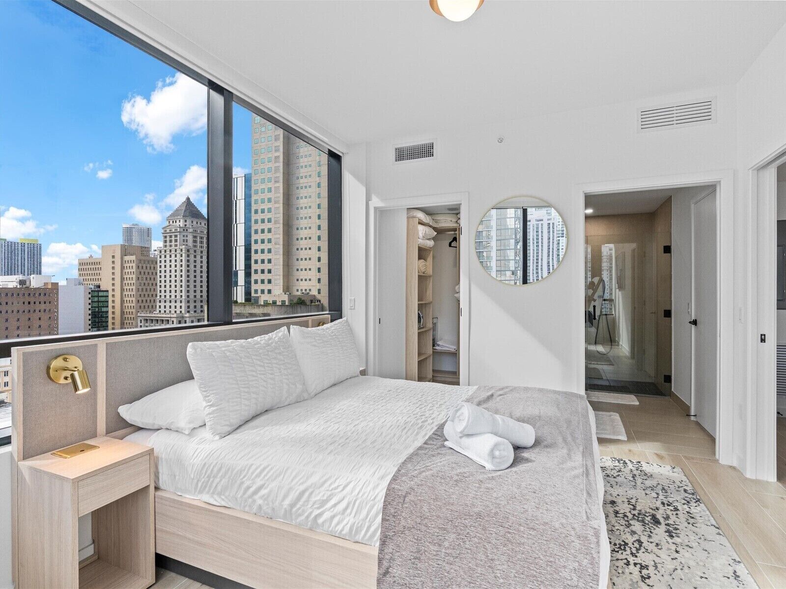 Iron/ironing board, free WiFi, bed sheets