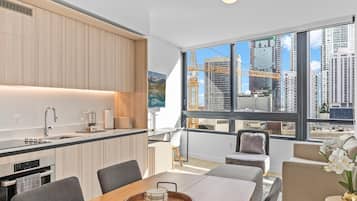 Comfort-Apartment, Stadtblick | Esszimmer