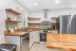 Micro-ondes, four, plaque de cuisson, lave-vaisselle