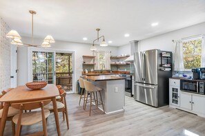 Micro-ondes, four, plaque de cuisson, lave-vaisselle