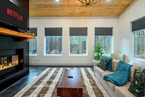 Interior - Sauna, Hot Tub, Fire Pit, Pets, EV Plug, Secluded (Broken Bow)