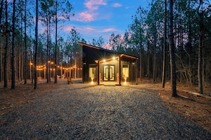 Exterior - Sauna, Hot Tub, Fire Pit, Pets, EV Plug, Secluded (Broken Bow)