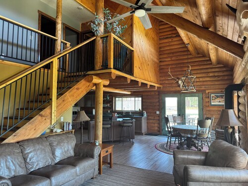 Tranquil 4-bedroom cabin in enjoyable western Montana getaway on 11 acres