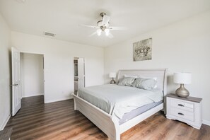 4 quartos, ferros/tábuas de passar roupa, Wi-Fi, roupa de cama