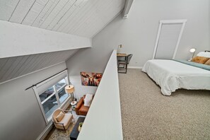 2 bedrooms, desk, iron/ironing board, WiFi - Stylish loft for your perfect mountain getaway! (Big Sky)