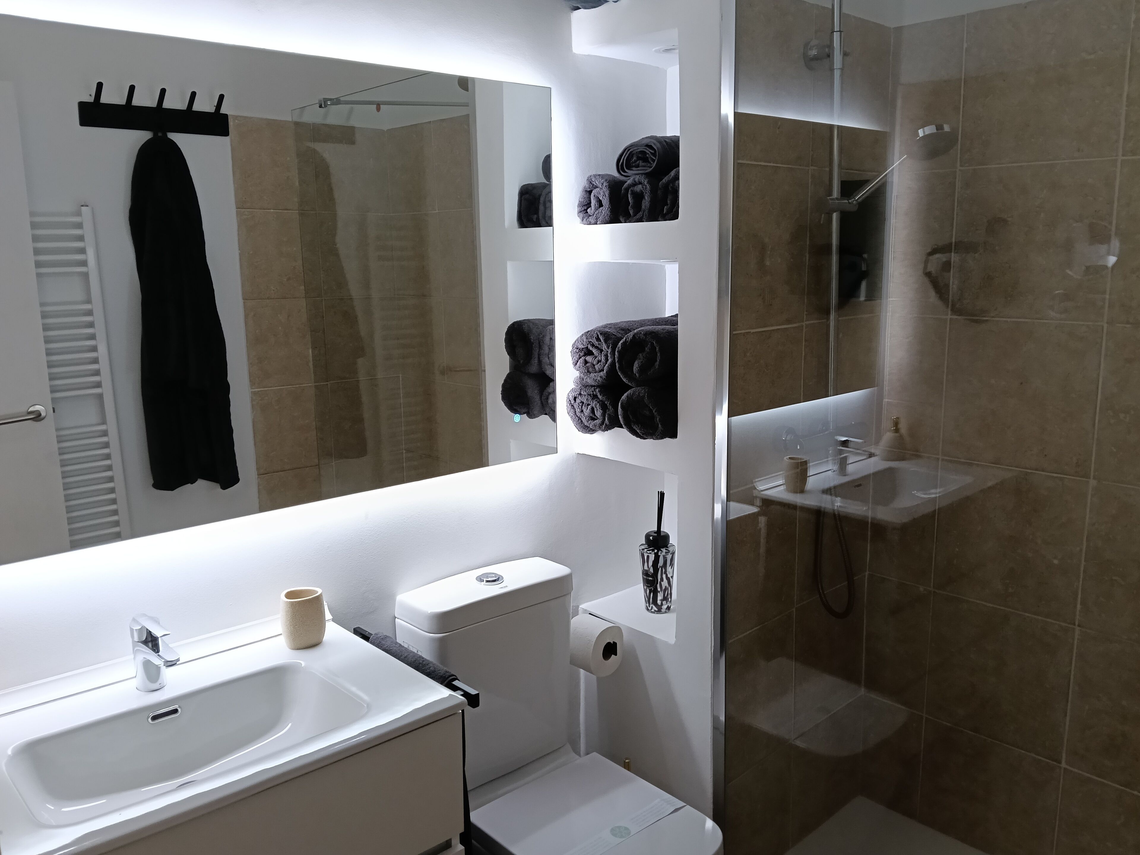 Comfort Apartment, Garden View | Bathroom | Slippers