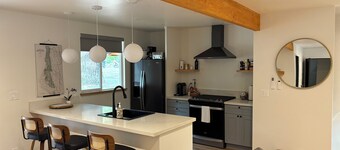 Parkway Grove on the Ave. of the Giants, 3 Bedroom w/ Spa Showers & pvt hot tub