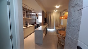 Basic Apartment | Living area - Fully Equipped Apartments 220 m From the Beach in Canasvieiras Rtys (Florianópolis)