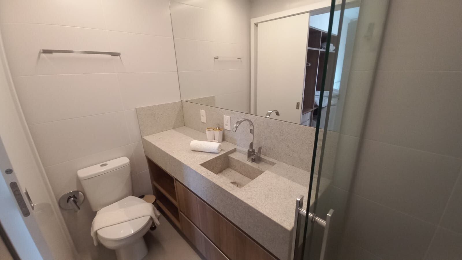 Basic Apartment | Bathroom