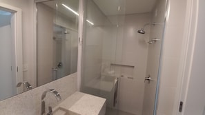 Basic Apartment | Bathroom - Fully Equipped Apartments 220 m From the Beach in Canasvieiras Rtys (Florianópolis)