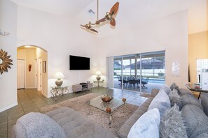 TV - Perfect pool & spa villa near Disney World (Davenport)