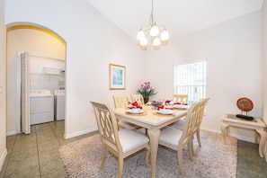 Dining - Perfect pool & spa villa near Disney World (Davenport)