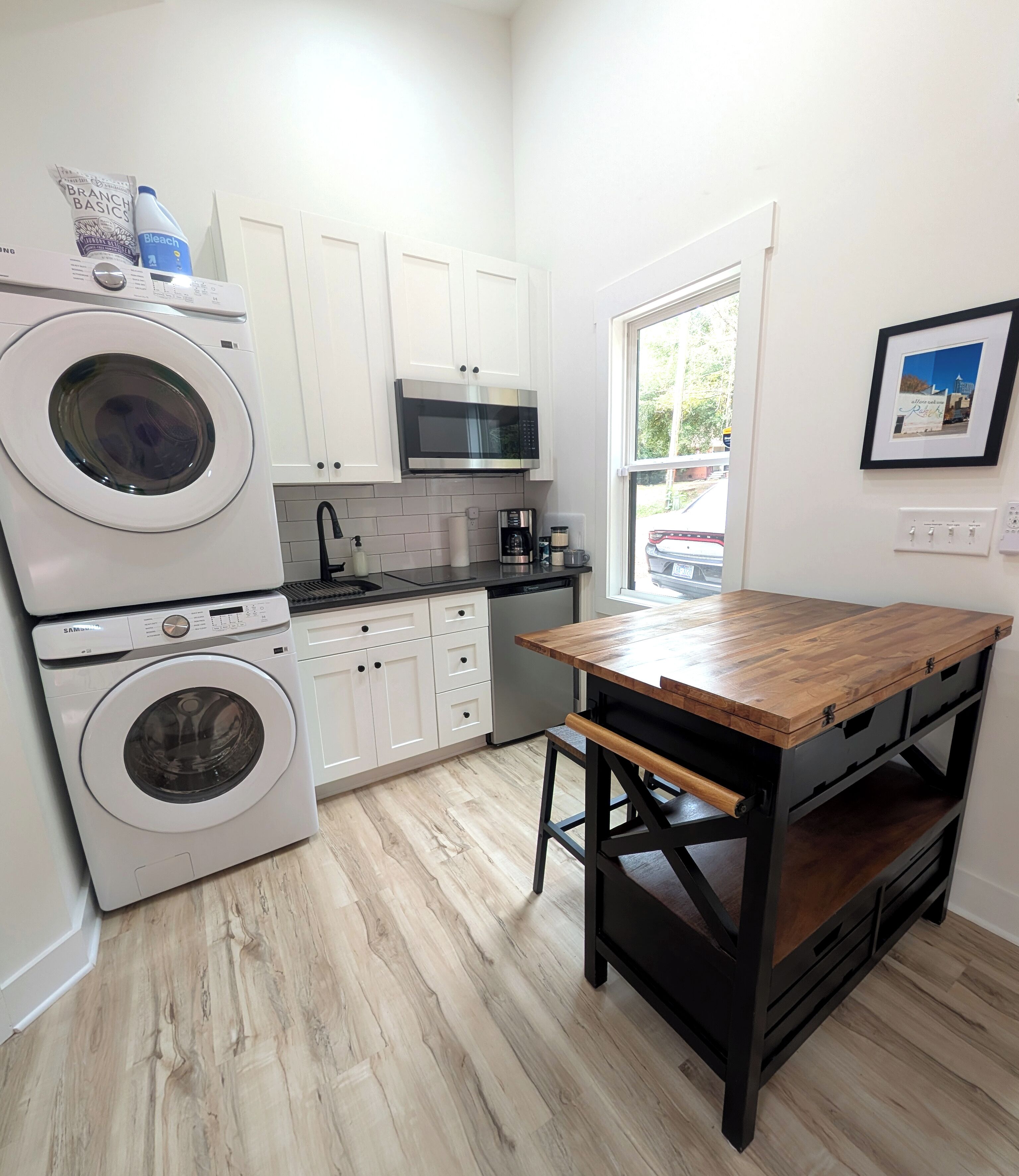 Een koelkast, een magnetron, een kookplaat