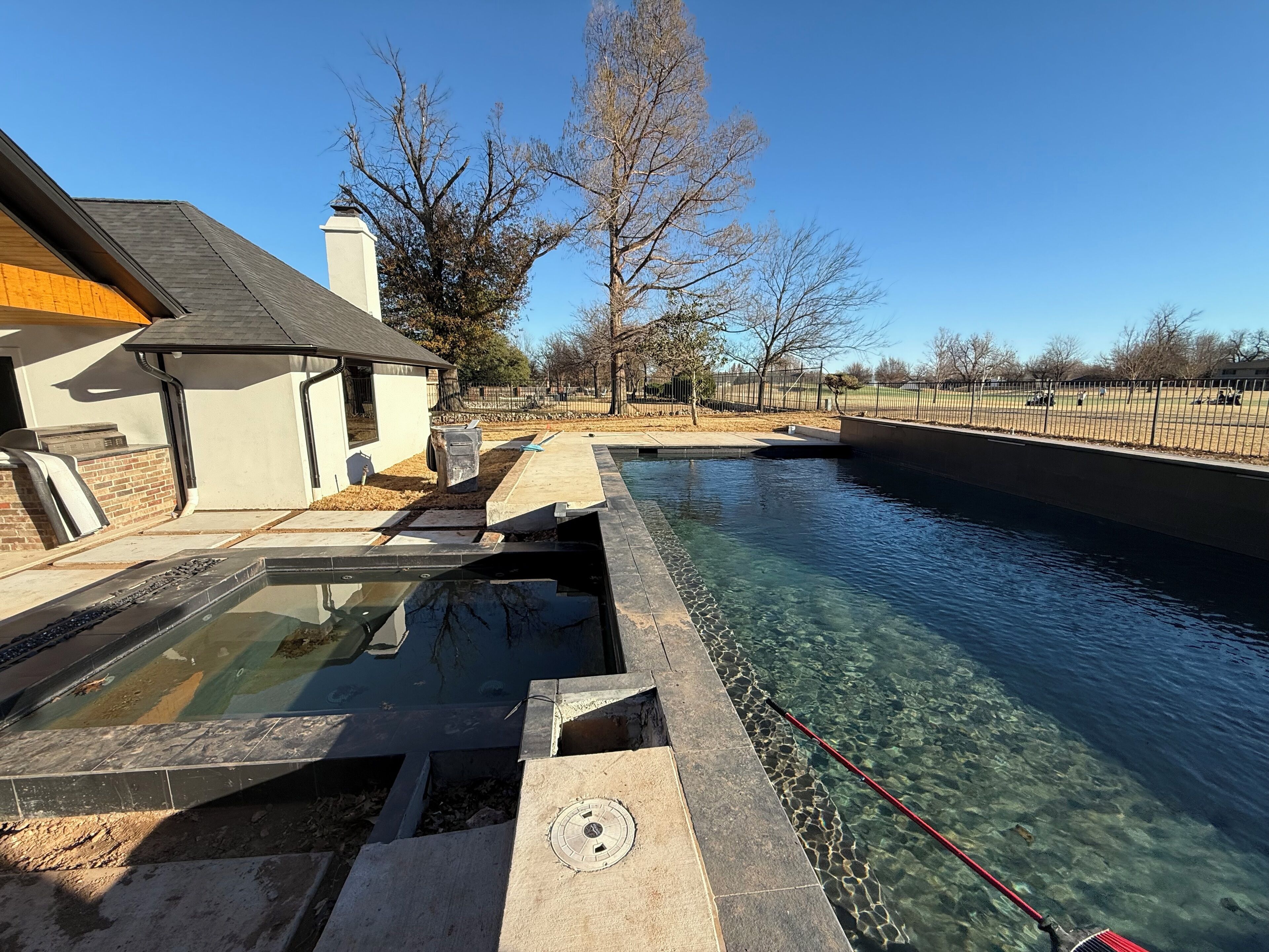 Alberca al aire libre y alberca climatizada