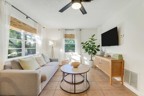 TV - Cottage 2 on Penn - With Pool! (West Palm Beach)