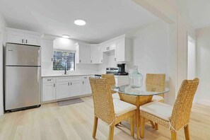 Fridge, microwave, oven, stovetop - Cottage on California (Stuart)