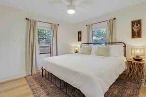 Iron/ironing board, WiFi, bed sheets - Cottage on California (Stuart)