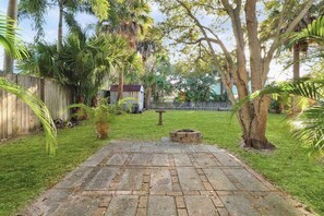 Property grounds - Cottage on California (Stuart)