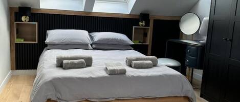 Desk, iron/ironing board, WiFi, bed sheets