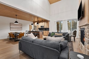 Televisión, chimenea, futbolito y tenis de mesa