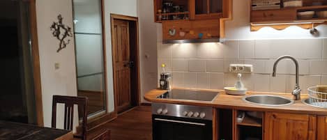 Micro-ondes, four, plaque de cuisson, lave-vaisselle