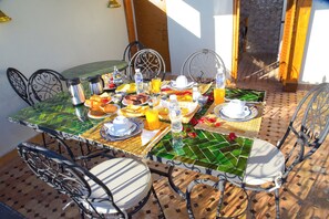 Outdoor dining - Riad Nour Boutique (Marrakesh)