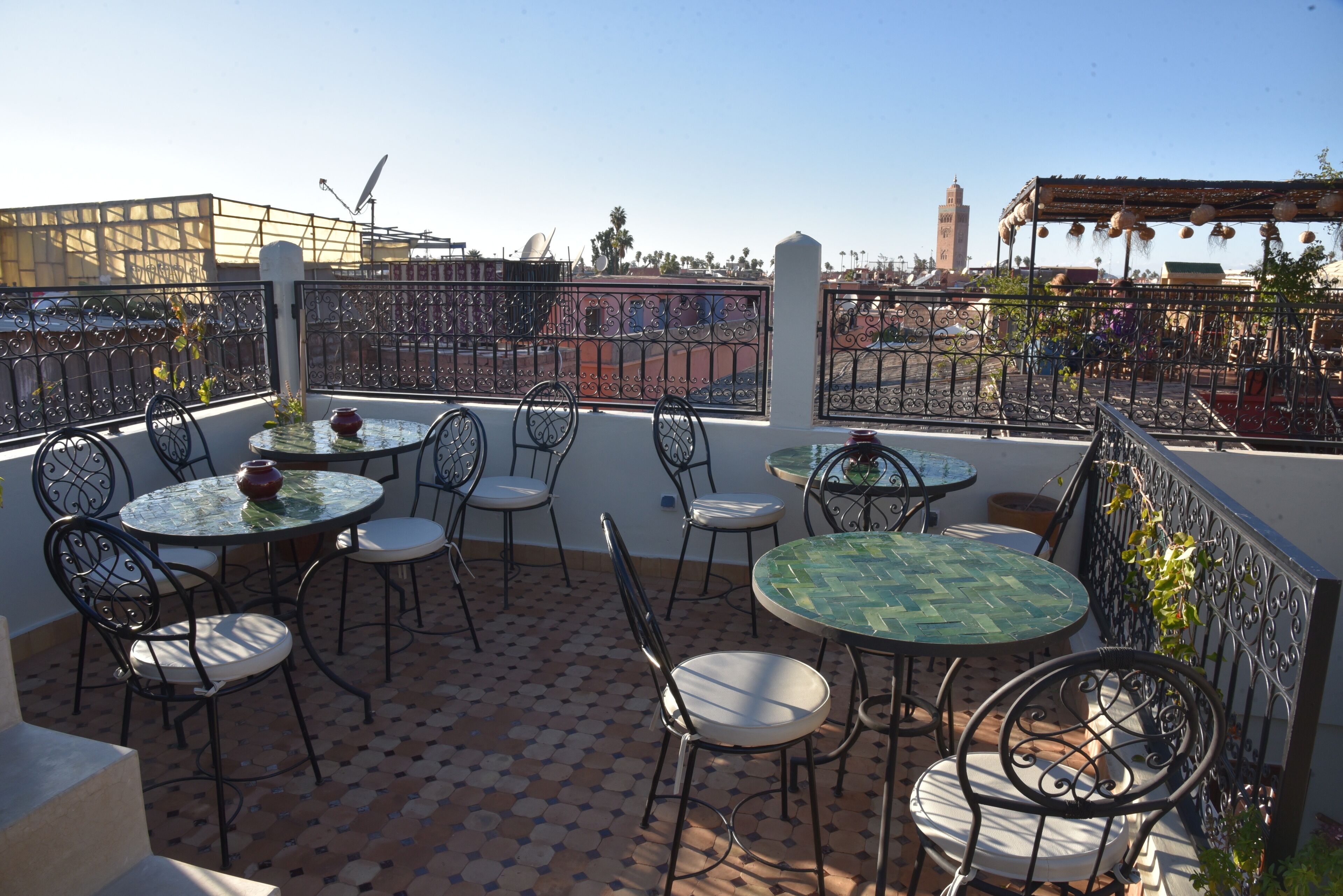 تناول الطعام بالخارج