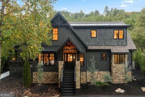 Exterior - Modern Luxury Cabin on the Toccoa- Pool and Jacuzzi (Blue Ridge)