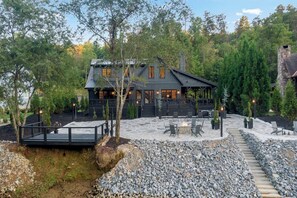 Exterior - Modern Luxury Cabin on the Toccoa- Pool and Jacuzzi (Blue Ridge)