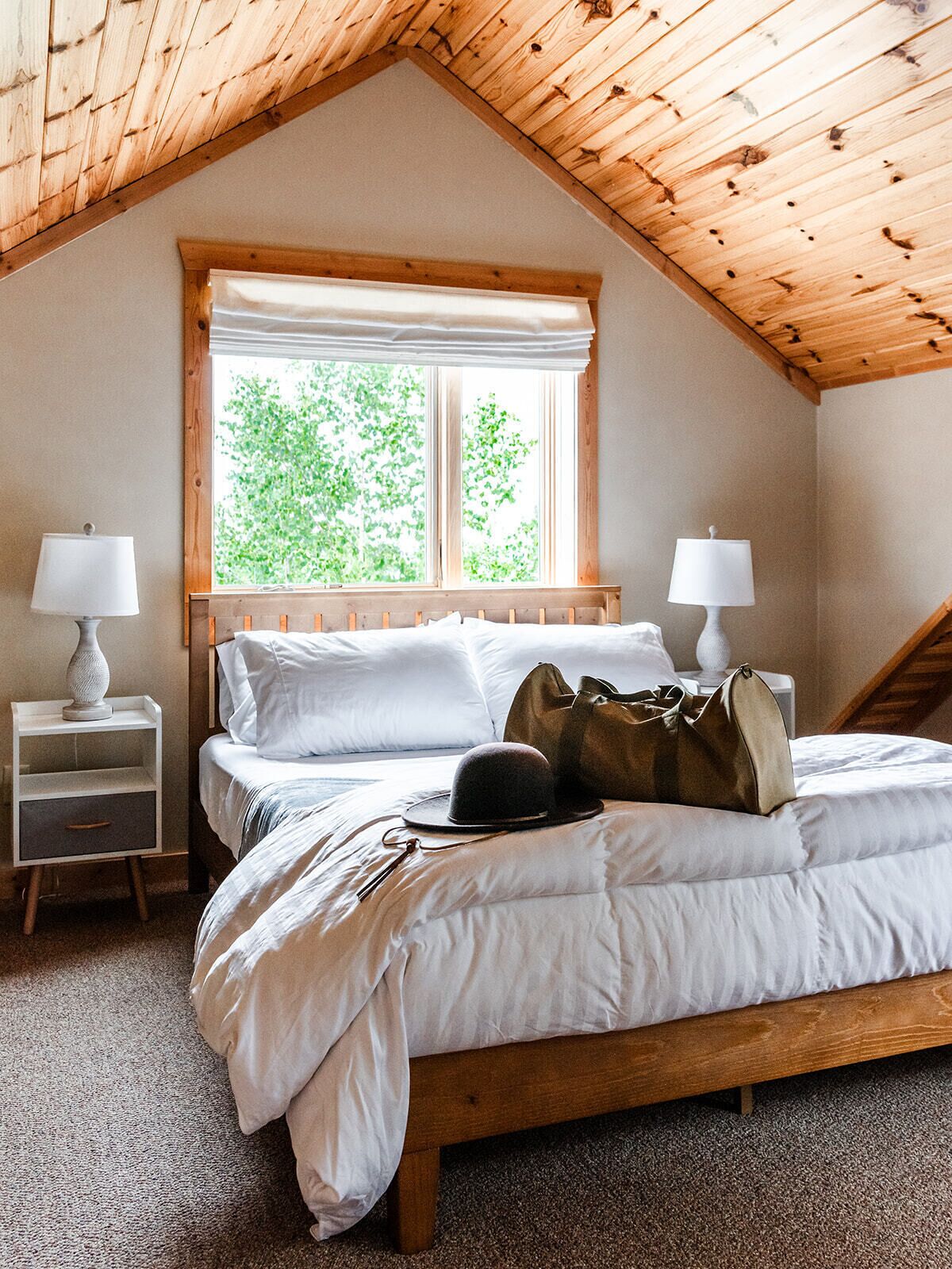 4 bedrooms, desk, iron/ironing board, travel crib