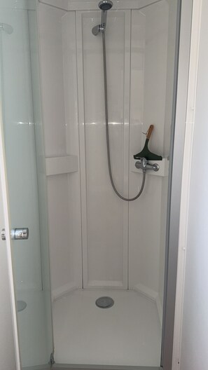Shower, hair dryer, toilet paper - Mobilehome with every comfort and breathtaking sea view (Le Portel)