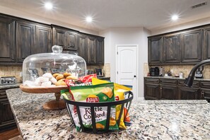 Dining - Lovely 4-bedroom Oasis with HotTub, Gameroom, Grills and FirePit nead Ft Moore (Columbus)