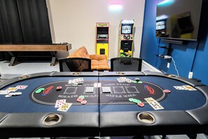 Games room - Lovely 4-bedroom Oasis with HotTub, Gameroom, Grills and FirePit nead Ft Moore (Columbus)