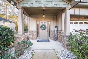 Exterior detail - Lovely 4-bedroom Oasis with HotTub, Gameroom, Grills and FirePit nead Ft Moore (Columbus)