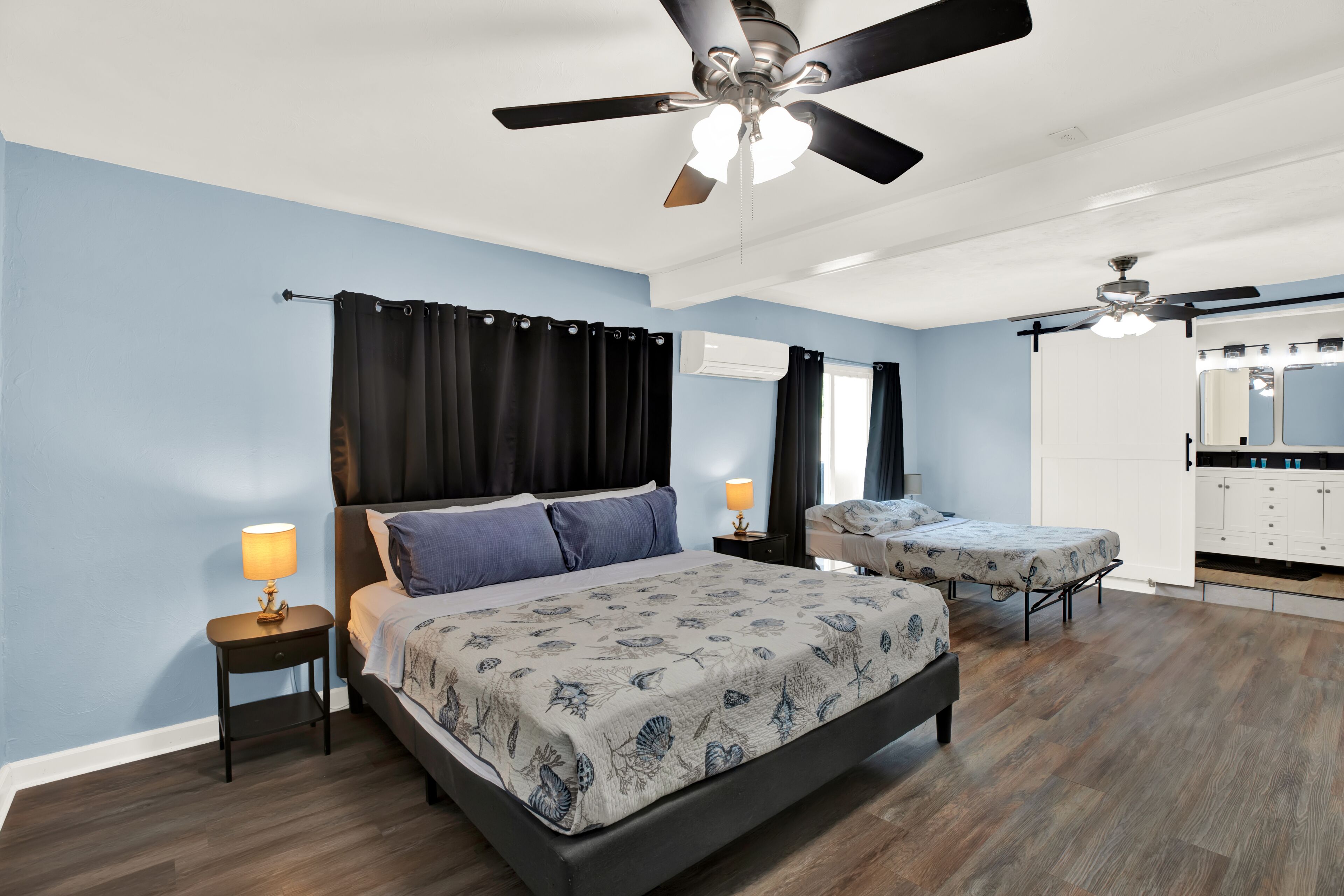 3 bedrooms, iron/ironing board, WiFi, bed sheets