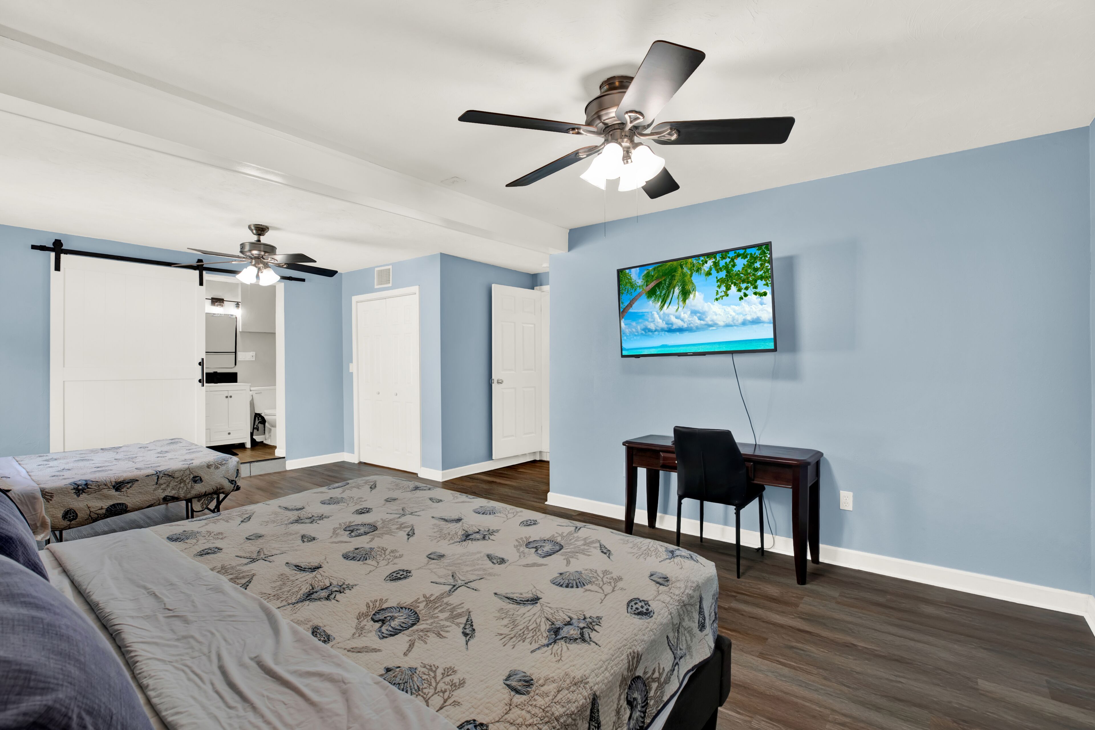 3 bedrooms, iron/ironing board, WiFi, bed sheets