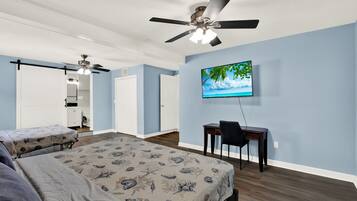3 bedrooms, iron/ironing board, WiFi, bed sheets