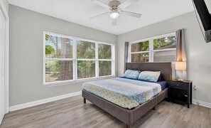 3 bedrooms, iron/ironing board, WiFi, bed sheets - FL - Amazing 3-bedroom house with heated pool and minutes away from everything! (St. Petersburg)