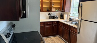 Cozy 4-bed / 2-bath house walking distance to FSU/Doak