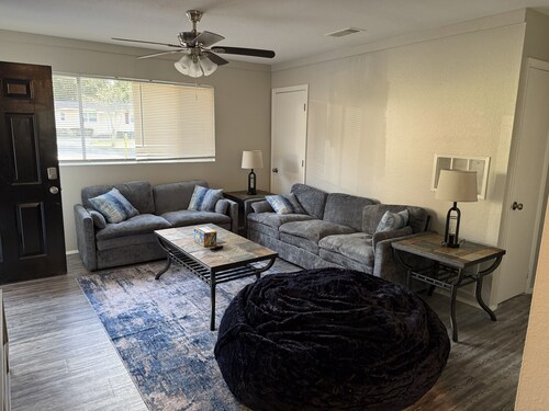 Cozy 4-bed / 2-bath house walking distance to FSU/Doak